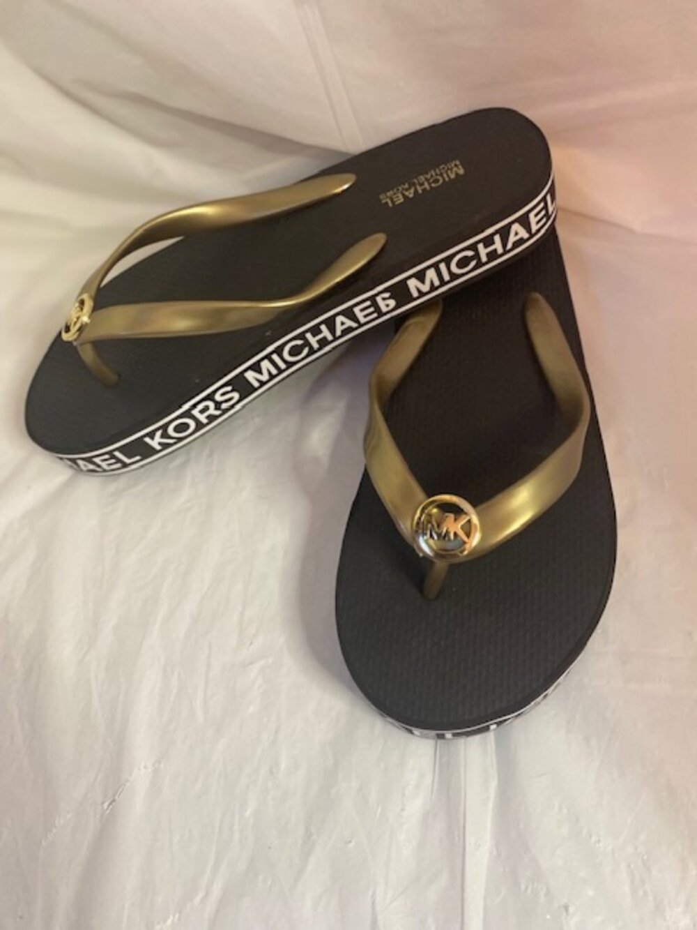 MICHAEL KORS Signature Flip Flops Thong Sandals, Gold/Brown, Women's size 6M - Picture 2 of 5